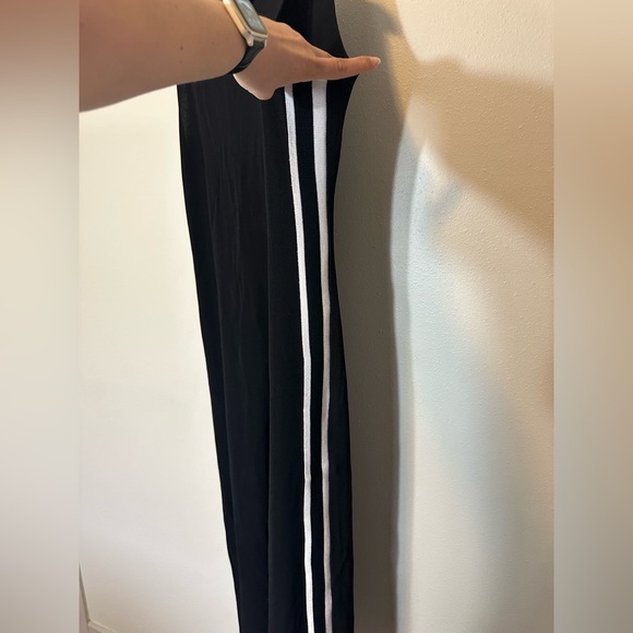 RONNI NICOLE Black Sleeveless Dress with White Stripes - Picture 2 of 4